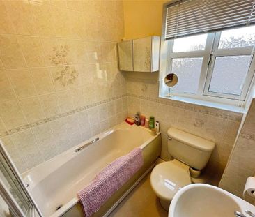 2 bedroom semi-detached house to rent - Photo 6