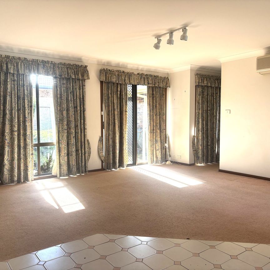 Comfortable Spacious Home - Photo 1