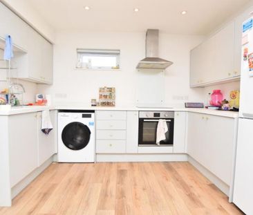 Ocean present this large 2 double bedroom flat on Warden Road, Bedm... - Photo 5