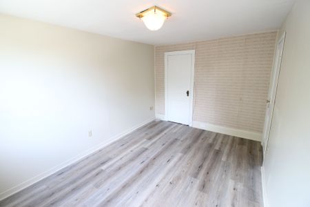 For Lease - 18 Glenvalley Drive, Toronto, Ontario - Photo 2