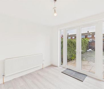 3 bedroom semi-detached house to rent - Photo 2