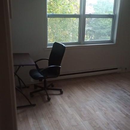 5 1/2 semi-meublé rénové à louer - Photo 1