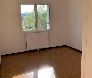 Location Appartement 3 pièces 58m² DRAGUIGNAN 83300 - Photo 4