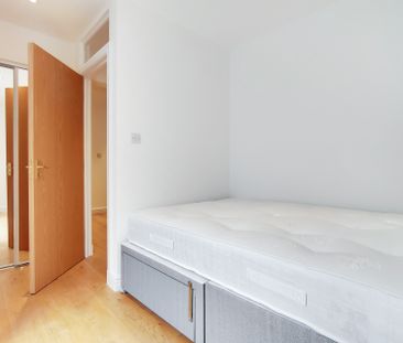 Curwen Road, Hammersmith, London, W12 - Photo 5