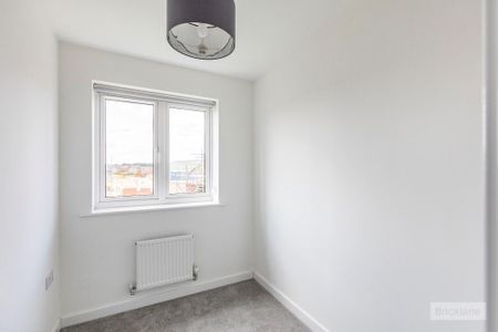 3 bedroom semi-detached house to rent - Photo 5