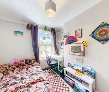 4 bedroom terraced house to rent - Photo 3