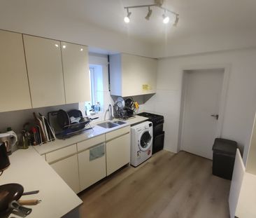 Room in a Shared House, Steventon Road, W12 - Photo 3