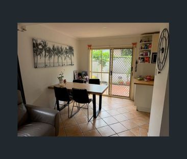 Lovely, Well-Maintained Townhouse for Rent - Photo 3