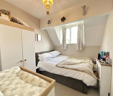 2 bedroom coach house to rent - Photo 3