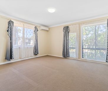 Beautiful 4-Bedroom Home in Center of Holsworthy - Photo 3