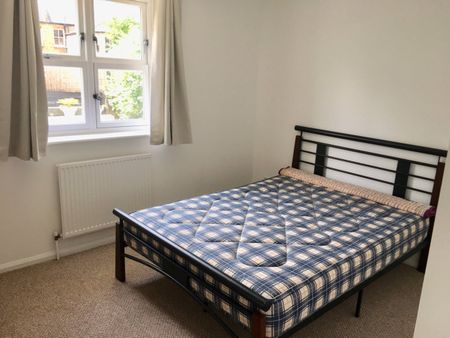 2 Bed Terraced House, Henry Doulton Drive, SW17 - Photo 3