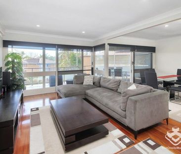 4 Bedroom Home. Immaculate Elevated Family Home - Photo 5