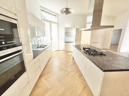 TOPLAGE | TRAUMHAFTE ALTBAUWOHNUNG MIT BALKON | HELLE 4 ZIMMER | U-BAHN-NÄHE - Photo 2