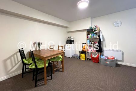 4 Bedroom Flat for rent in Abbots Mews - Photo 2