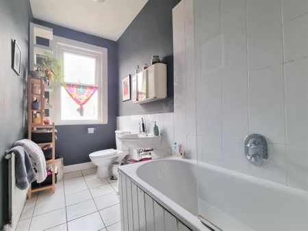 3 bedroom flat to rent - Photo 5