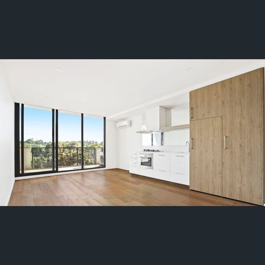 An inner-city designer retreat at the doorstep to Auburn Village - Photo 1