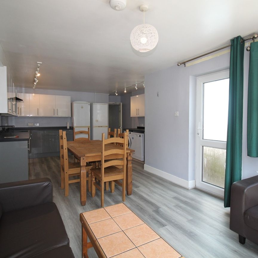 5 Bed Terraced House, Broad Green, SO14 - Photo 1