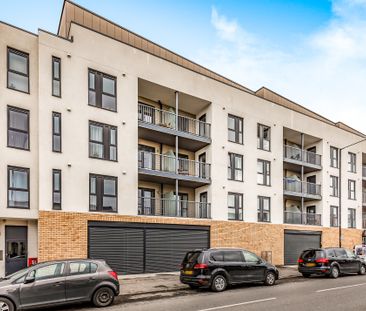 Lyons Way, Slough, SL2 flat to rent - Photo 4