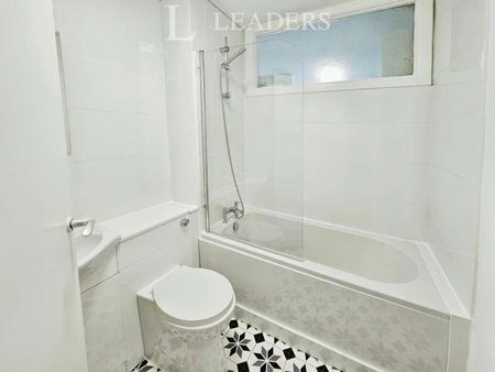 Marlborough Court, The Drive, Hove, BN3 - Photo 3