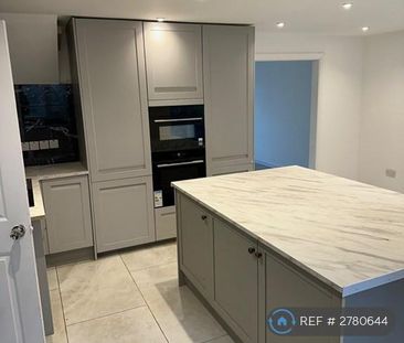 4 bedroom semi-detached house to rent - Photo 6