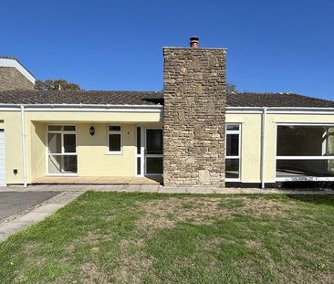 4 bedroom detached bungalow to rent - Photo 1