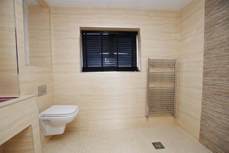 4 bedroom semi-detached house to rent - Photo 2