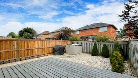 For Lease - 3360 Scotch Pine Gate, Mississauga, Ontario - Photo 4