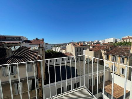 Appartement 3 pièces 51m2 MARSEILLE 1ER 1 050 euros - Photo 4