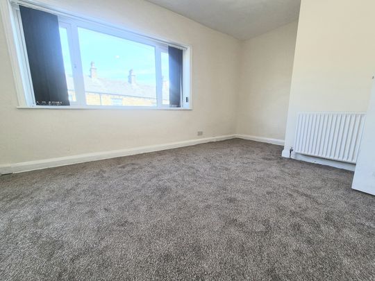 Newstead Grove, Halifax - Photo 1