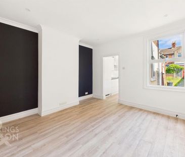 3 bedroom terraced house to rent - Photo 3