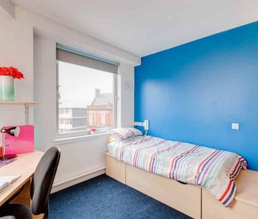 Classic Two Bedroom Apartment - Photo 6