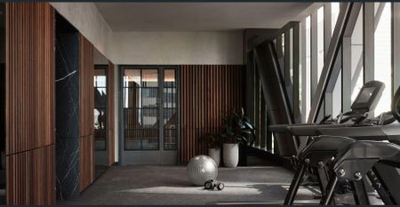 Sleek and Stylish! - Photo 3