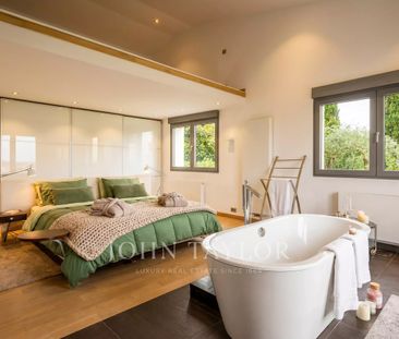 Maison à louer Valbonne, Cote d'Azur, France15 000 EUR / Mois - Photo 3