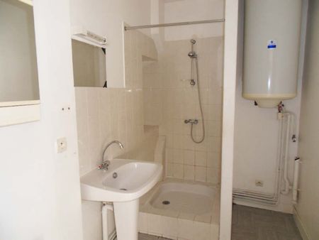 BAYEUX, Route de caen, F2 au 1er étage - Photo 4