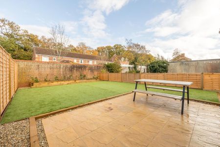 1 bedroom in a house share to rent - Photo 2