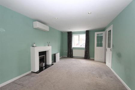 4 bedroom detached house to rent - Photo 2