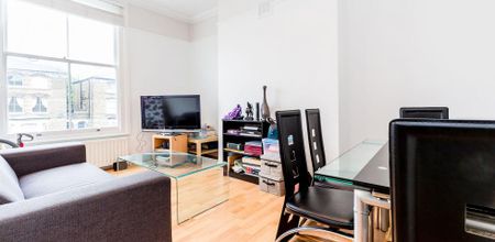 2 Bedroom, 1 bath, 1 reception Flat - Photo 2