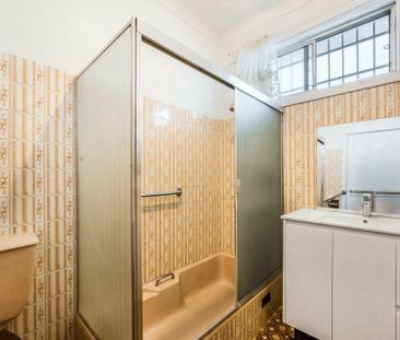 4 Lima Street, Greenacre NSW - Photo 5