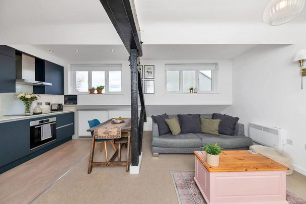 2 bedroom flat to rent - Photo 1