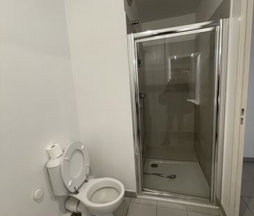 Location Appartement 2 pièces 47m² MARSEILLE 3ème - Photo 4