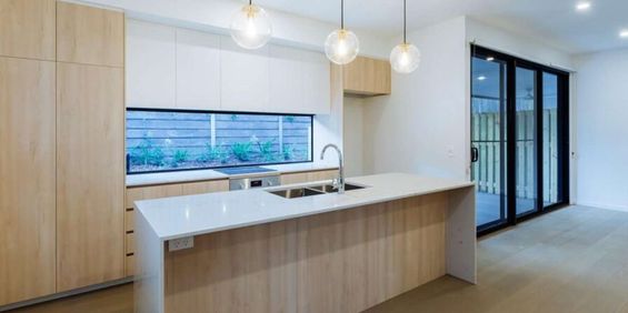 Break Lease Offer - Stunning Townhouse for Rent in Prime Carina Location - Experience Modern Living and Convenience! - Photo 3