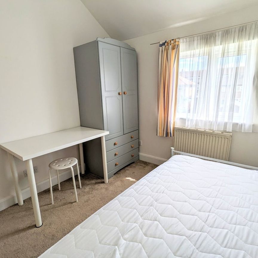 Room in a Shared House, London, SE9 - Photo 1
