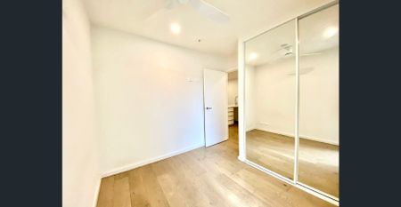 Spacious Amazing 2 Bedroom Apartment READY TO MOVE IN! - Photo 2