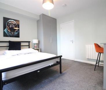 Kingsway, Hayes - Photo 1