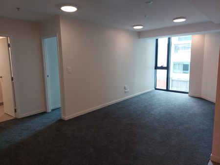 Newly renovated 3 bedroom apartment with carpark. - Photo 4