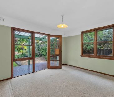 5 Schomburgk Street, Yarralumla. - Photo 2