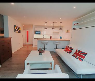 1 Bed Flat, St George Wharf, SW8 - Photo 2