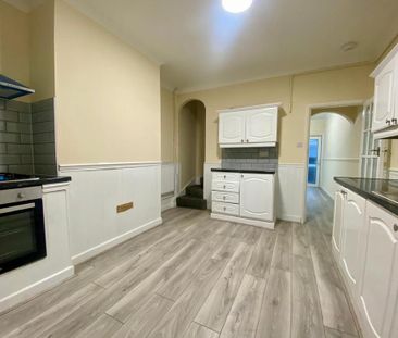 3 bedroom terraced house to rent - Photo 4