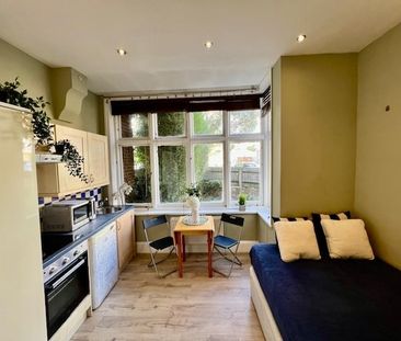 Studio Flat, Stile Hall Gardens, W4 - Photo 4