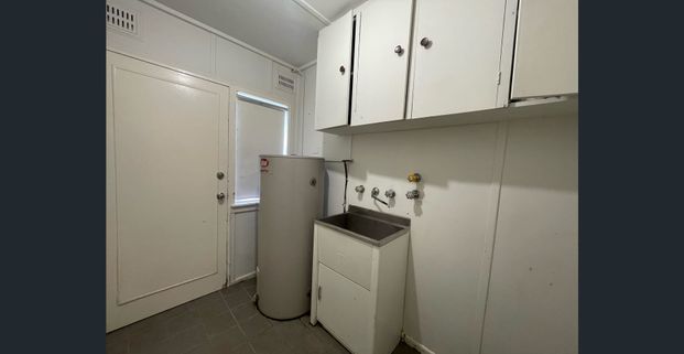 4 Bedroom family Home - Photo 1